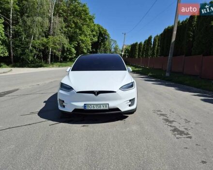 Белый Тесла Модель Х, объемом двигателя 0 л и пробегом 125 тыс. км за 19999 $, фото 5 на Automoto.ua