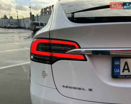 Белый Тесла Модель Х, объемом двигателя 0 л и пробегом 170 тыс. км за 19900 $, фото 11 на Automoto.ua