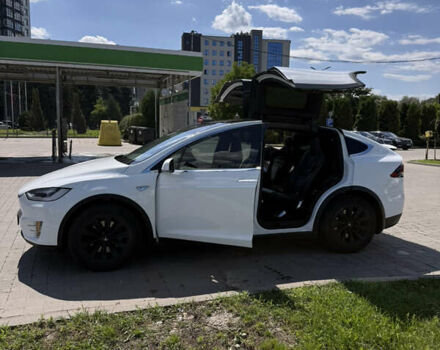 Белый Тесла Модель Х, объемом двигателя 0 л и пробегом 80 тыс. км за 23499 $, фото 16 на Automoto.ua