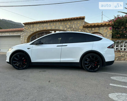 Белый Тесла Модель Х, объемом двигателя 0 л и пробегом 170 тыс. км за 42000 $, фото 4 на Automoto.ua