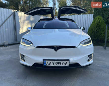 Белый Тесла Модель Х, объемом двигателя 0 л и пробегом 103 тыс. км за 22777 $, фото 6 на Automoto.ua