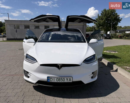 Белый Тесла Модель Х, объемом двигателя 0 л и пробегом 74 тыс. км за 26500 $, фото 1 на Automoto.ua