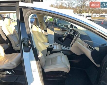 Белый Тесла Модель Х, объемом двигателя 0 л и пробегом 91 тыс. км за 6200 $, фото 4 на Automoto.ua