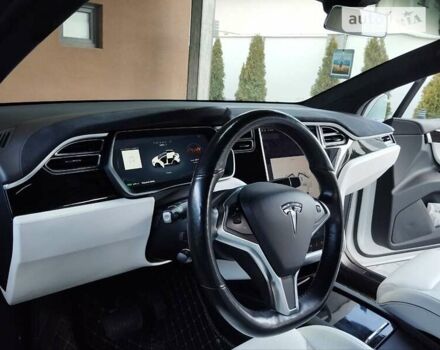 Белый Тесла Модель Х, объемом двигателя 0 л и пробегом 43 тыс. км за 40999 $, фото 3 на Automoto.ua