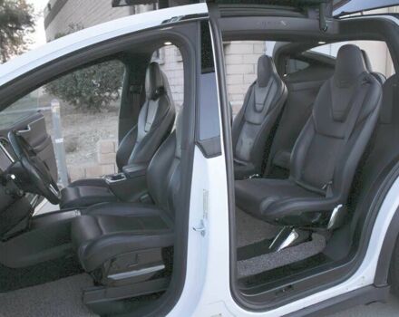 Білий Тесла Модель Х, об'ємом двигуна 0 л та пробігом 72 тис. км за 12400 $, фото 7 на Automoto.ua