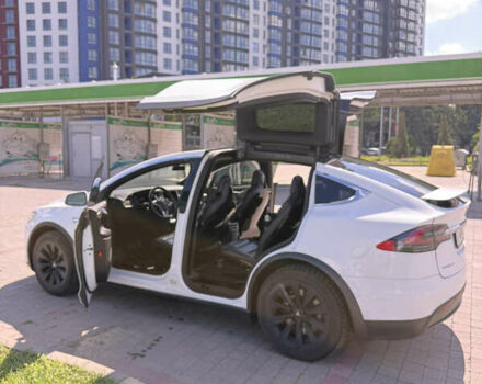 Белый Тесла Модель Х, объемом двигателя 0 л и пробегом 80 тыс. км за 23499 $, фото 17 на Automoto.ua