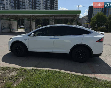 Белый Тесла Модель Х, объемом двигателя 0 л и пробегом 75 тыс. км за 24999 $, фото 8 на Automoto.ua