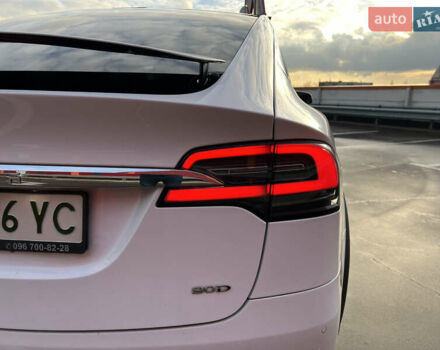 Белый Тесла Модель Х, объемом двигателя 0 л и пробегом 170 тыс. км за 19900 $, фото 10 на Automoto.ua