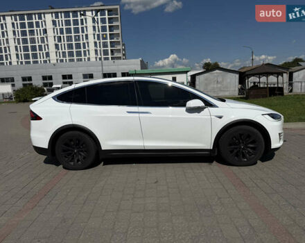 Белый Тесла Модель Х, объемом двигателя 0 л и пробегом 74 тыс. км за 26500 $, фото 32 на Automoto.ua