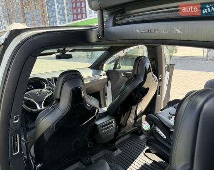 Белый Тесла Модель Х, объемом двигателя 0 л и пробегом 75 тыс. км за 24999 $, фото 41 на Automoto.ua