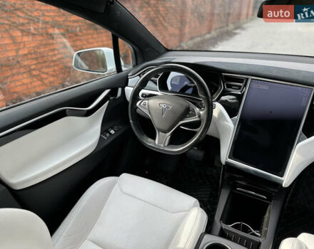 Белый Тесла Модель Х, объемом двигателя 0 л и пробегом 45 тыс. км за 26000 $, фото 30 на Automoto.ua