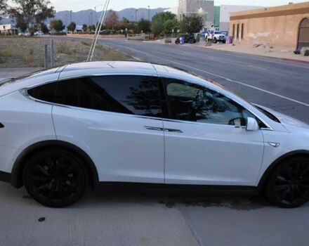 Білий Тесла Модель Х, об'ємом двигуна 0 л та пробігом 72 тис. км за 12400 $, фото 5 на Automoto.ua