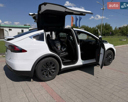 Белый Тесла Модель Х, объемом двигателя 0 л и пробегом 75 тыс. км за 24999 $, фото 11 на Automoto.ua