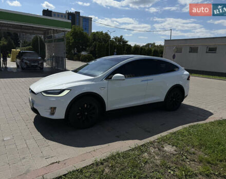 Белый Тесла Модель Х, объемом двигателя 0 л и пробегом 75 тыс. км за 24999 $, фото 7 на Automoto.ua
