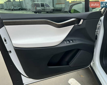 Белый Тесла Модель Х, объемом двигателя 0 л и пробегом 170 тыс. км за 19900 $, фото 23 на Automoto.ua