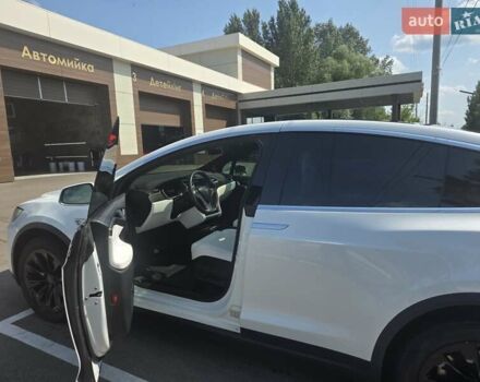 Білий Тесла Модель Х, об'ємом двигуна 0 л та пробігом 180 тис. км за 25000 $, фото 9 на Automoto.ua