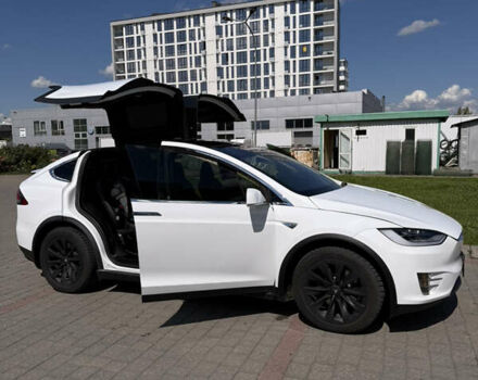 Белый Тесла Модель Х, объемом двигателя 0 л и пробегом 80 тыс. км за 23499 $, фото 10 на Automoto.ua