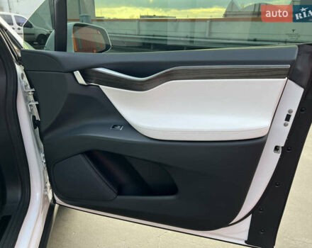 Белый Тесла Модель Х, объемом двигателя 0 л и пробегом 170 тыс. км за 19900 $, фото 37 на Automoto.ua