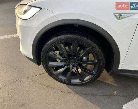 Белый Тесла Модель Х, объемом двигателя 0 л и пробегом 170 тыс. км за 19900 $, фото 12 на Automoto.ua