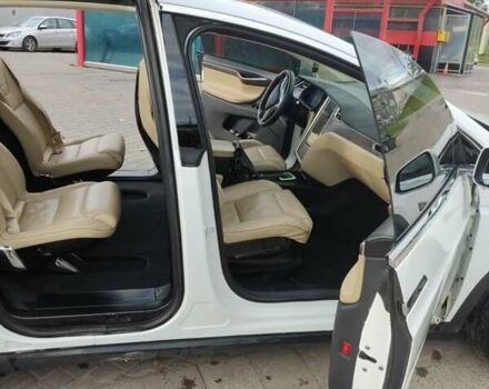 Білий Тесла Модель Х, об'ємом двигуна 0 л та пробігом 143 тис. км за 24600 $, фото 1 на Automoto.ua