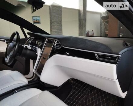 Белый Тесла Модель Х, объемом двигателя 0 л и пробегом 43 тыс. км за 40999 $, фото 5 на Automoto.ua