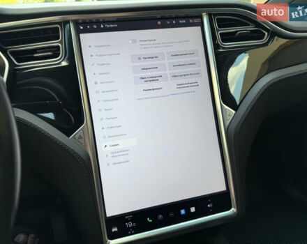 Белый Тесла Модель Х, объемом двигателя 0 л и пробегом 121 тыс. км за 30371 $, фото 55 на Automoto.ua