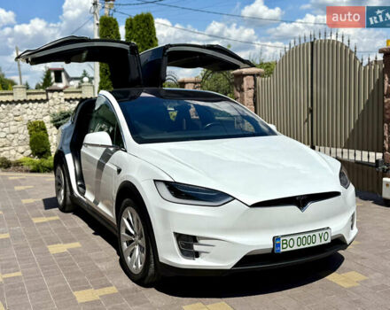 Белый Тесла Модель Х, объемом двигателя 0 л и пробегом 112 тыс. км за 31519 $, фото 13 на Automoto.ua