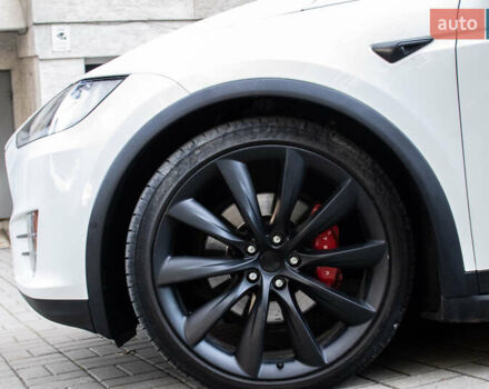 Белый Тесла Модель Х, объемом двигателя 0 л и пробегом 101 тыс. км за 28000 $, фото 10 на Automoto.ua