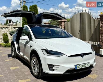 Белый Тесла Модель Х, объемом двигателя 0 л и пробегом 112 тыс. км за 31519 $, фото 14 на Automoto.ua