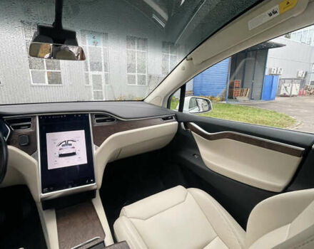 Белый Тесла Модель Х, объемом двигателя 0 л и пробегом 99 тыс. км за 20990 $, фото 12 на Automoto.ua