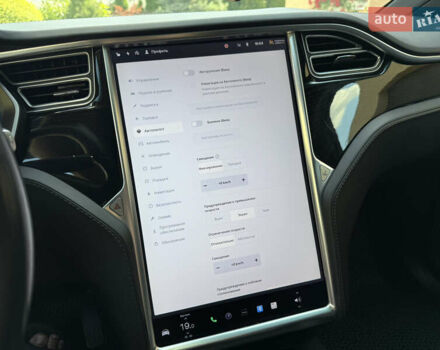 Белый Тесла Модель Х, объемом двигателя 0 л и пробегом 112 тыс. км за 31519 $, фото 46 на Automoto.ua