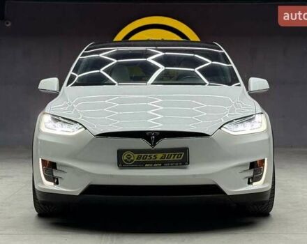 Білий Тесла Модель Х, об'ємом двигуна 0 л та пробігом 64 тис. км за 29900 $, фото 1 на Automoto.ua