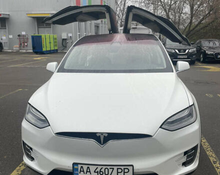 Белый Тесла Модель Х, объемом двигателя 0 л и пробегом 99 тыс. км за 20990 $, фото 9 на Automoto.ua