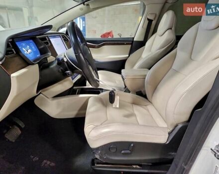 Белый Тесла Модель Х, объемом двигателя 0 л и пробегом 100 тыс. км за 7650 $, фото 6 на Automoto.ua