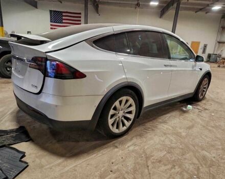 Білий Тесла Модель Х, об'ємом двигуна 0 л та пробігом 101 тис. км за 7500 $, фото 2 на Automoto.ua