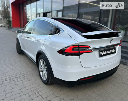 Белый Тесла Модель Х, объемом двигателя 0 л и пробегом 141 тыс. км за 35000 $, фото 14 на Automoto.ua