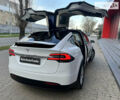 Белый Тесла Модель Х, объемом двигателя 0 л и пробегом 141 тыс. км за 35000 $, фото 3 на Automoto.ua