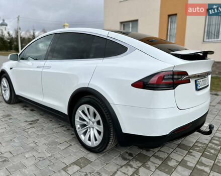 Белый Тесла Модель Х, объемом двигателя 0 л и пробегом 112 тыс. км за 31580 $, фото 6 на Automoto.ua
