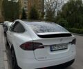 Белый Тесла Модель Х, объемом двигателя 0 л и пробегом 186 тыс. км за 25028 $, фото 3 на Automoto.ua