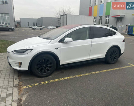 Белый Тесла Модель Х, объемом двигателя 0 л и пробегом 99 тыс. км за 20990 $, фото 4 на Automoto.ua