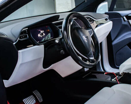 Белый Тесла Модель Х, объемом двигателя 0 л и пробегом 101 тыс. км за 28000 $, фото 8 на Automoto.ua