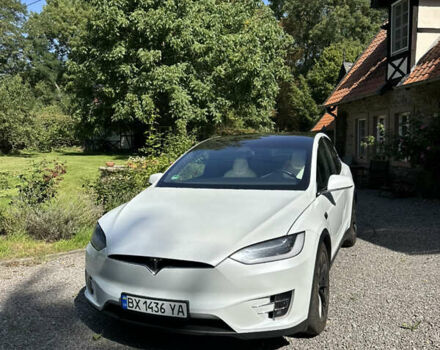 Белый Тесла Модель Х, объемом двигателя 0 л и пробегом 63 тыс. км за 34000 $, фото 3 на Automoto.ua