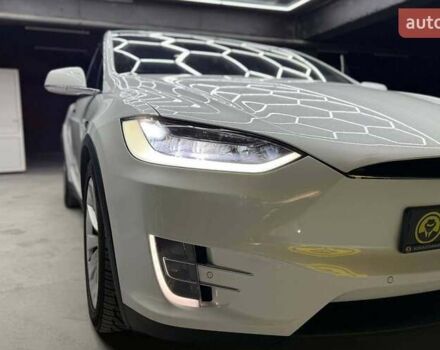 Білий Тесла Модель Х, об'ємом двигуна 0 л та пробігом 64 тис. км за 29900 $, фото 6 на Automoto.ua