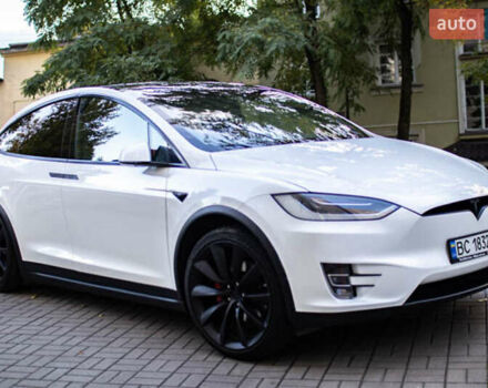 Белый Тесла Модель Х, объемом двигателя 0 л и пробегом 101 тыс. км за 28000 $, фото 2 на Automoto.ua