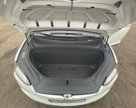 Белый Тесла Модель Х, объемом двигателя 0 л и пробегом 64 тыс. км за 29500 $, фото 16 на Automoto.ua