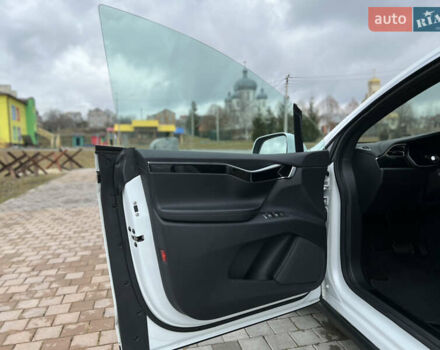 Белый Тесла Модель Х, объемом двигателя 0 л и пробегом 112 тыс. км за 31580 $, фото 36 на Automoto.ua