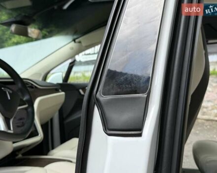 Білий Тесла Модель Х, об'ємом двигуна 0 л та пробігом 92 тис. км за 26490 $, фото 86 на Automoto.ua