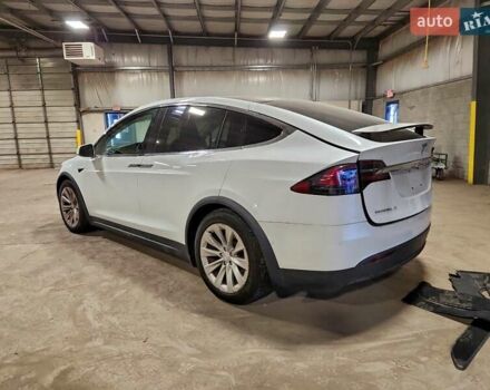 Белый Тесла Модель Х, объемом двигателя 0 л и пробегом 100 тыс. км за 7650 $, фото 1 на Automoto.ua