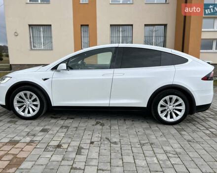 Белый Тесла Модель Х, объемом двигателя 0 л и пробегом 112 тыс. км за 31580 $, фото 5 на Automoto.ua