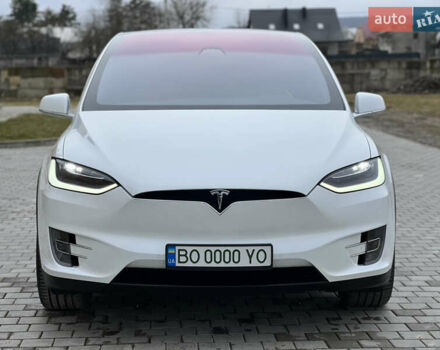 Белый Тесла Модель Х, объемом двигателя 0 л и пробегом 112 тыс. км за 31580 $, фото 1 на Automoto.ua